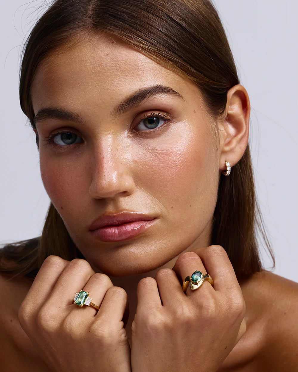 Naia Oval Parti Sapphire Ring - Image 3